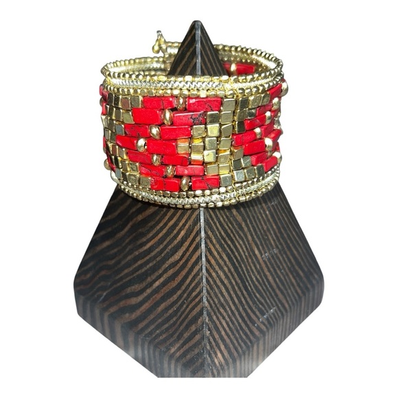 Red Dyed Howlite Stones With Gold Tone Metal Stones Cuff Bracelet Size 7.75 - Picture 2 of 4